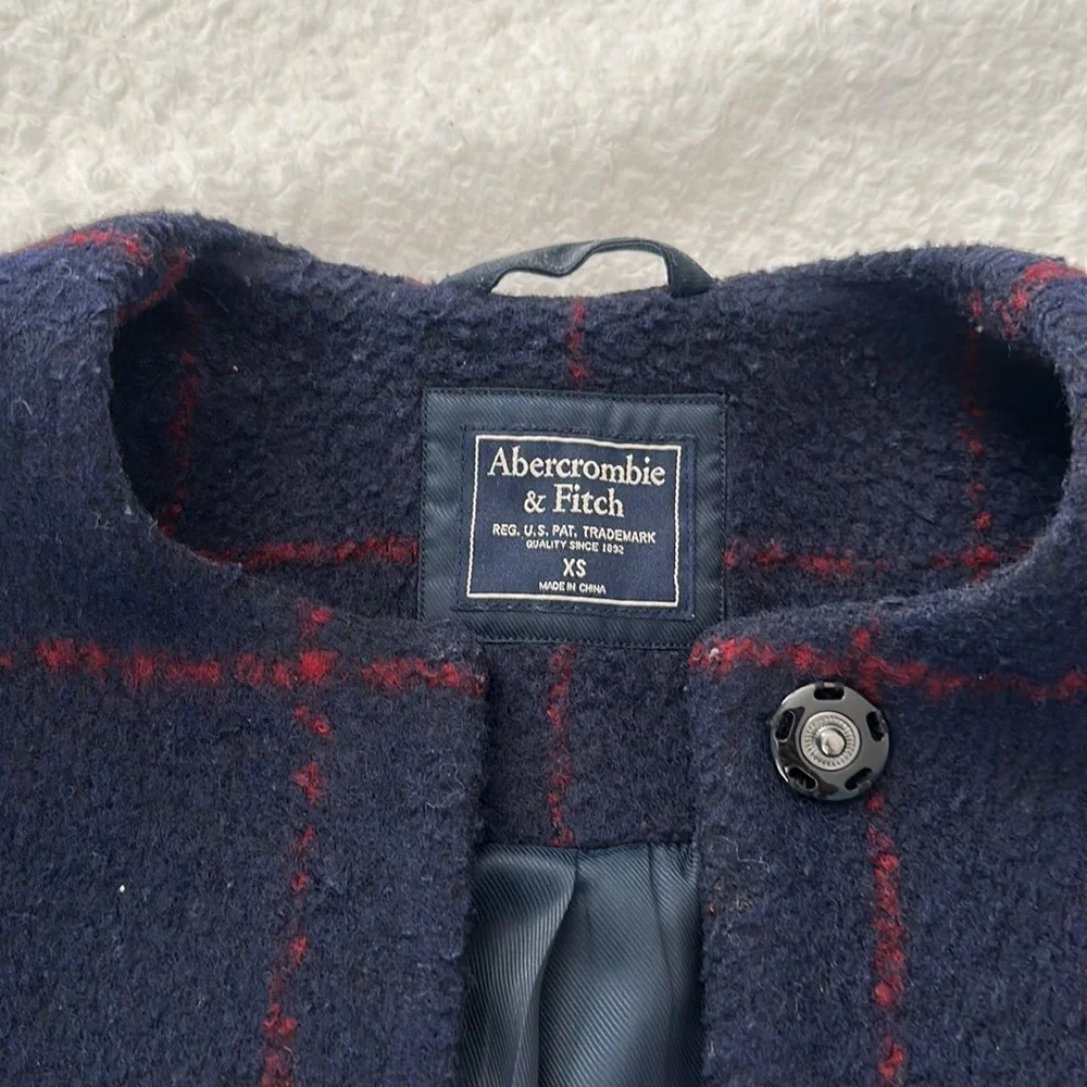 Coat - Picture 2 of 5